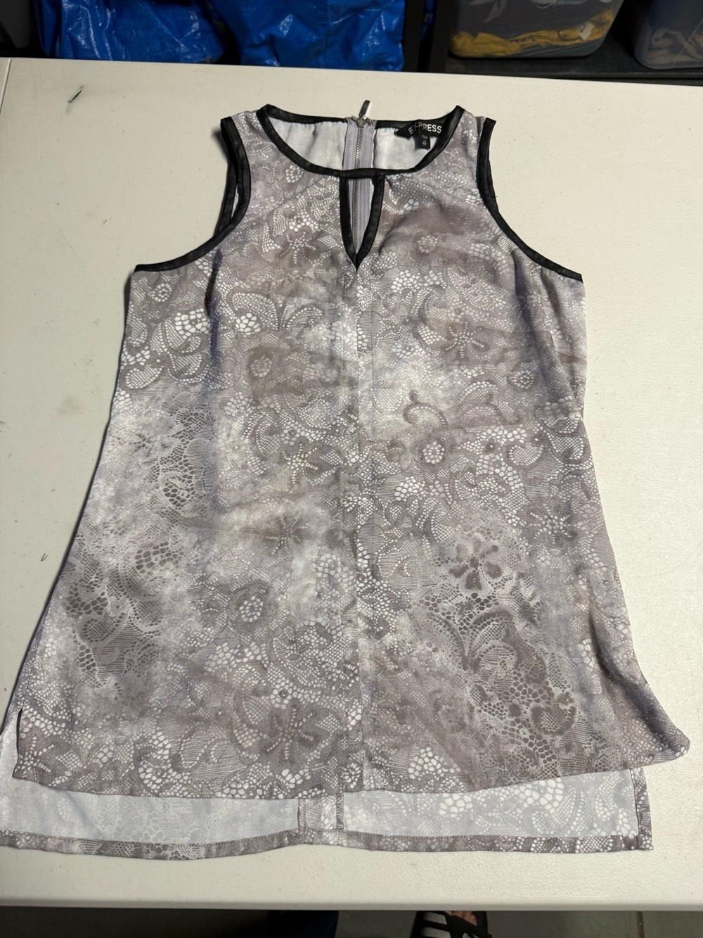 Express Sleeveless paisley-Print Shell Top in Grey Black Faux leather piping xs